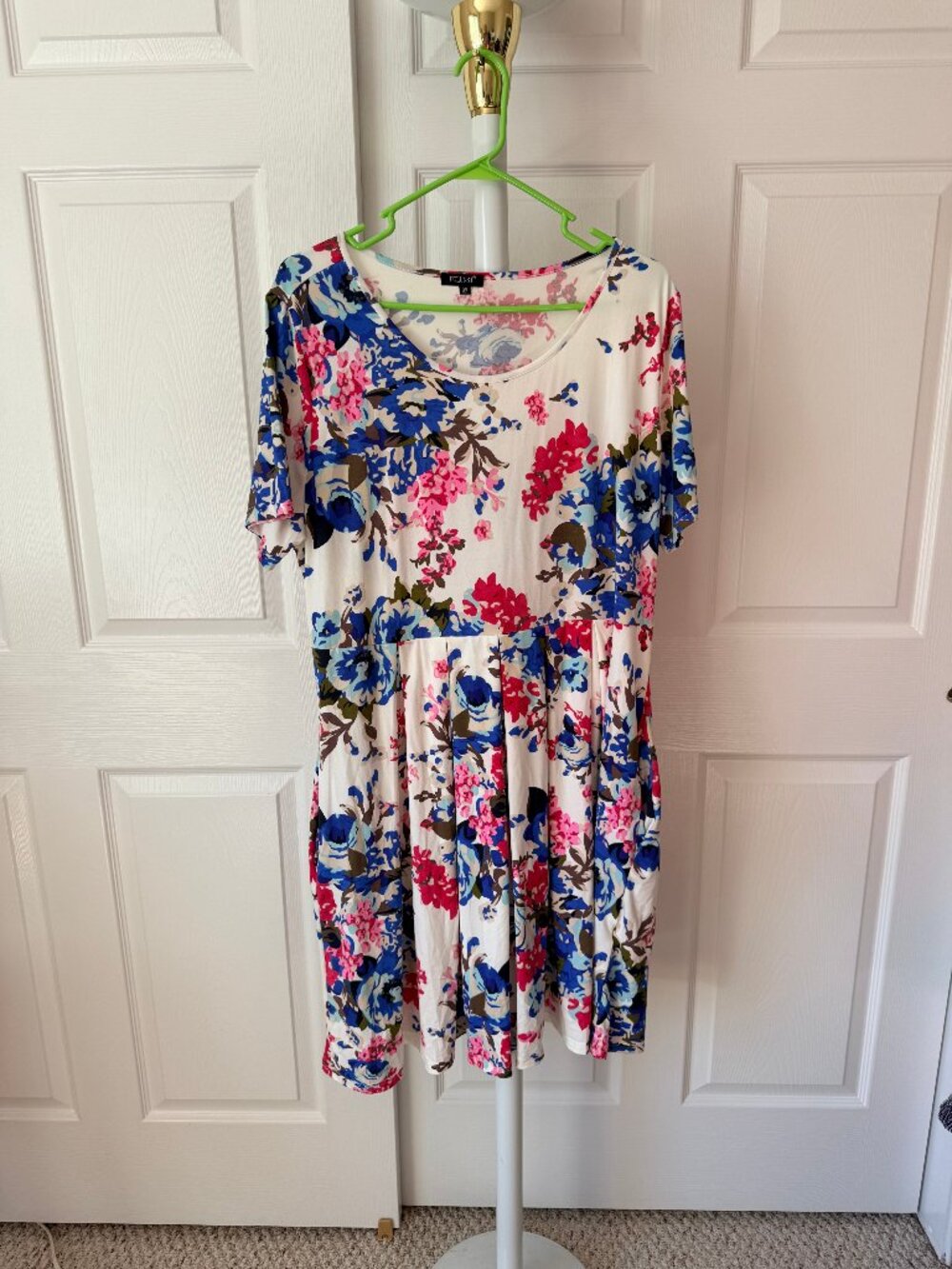 FOLUNSI White Floral Short Sleeve Fit Flare Dress 3XLFOLUNSI white dress with a